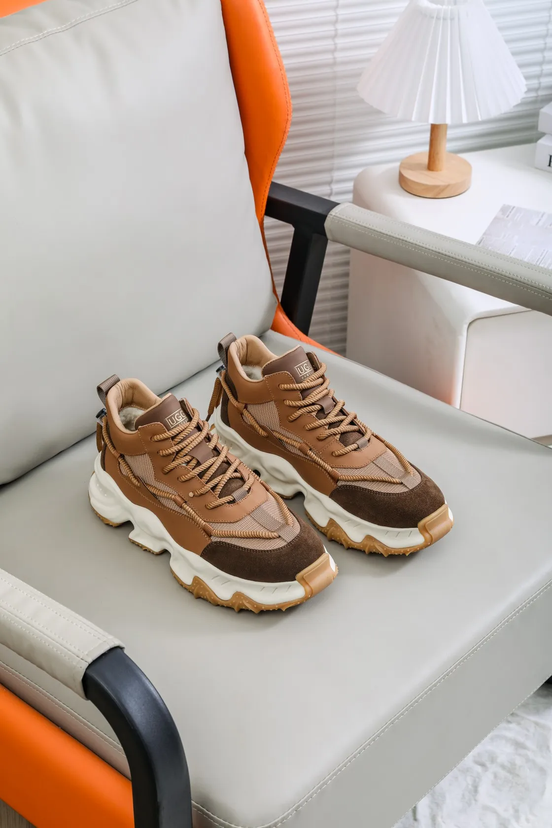 Men's shoes 💰620 IUGGI Heavy-duty thick-soled dad shoes EVA foam outsole Rarely seen on the market Retro version Very good-looking on the feet Mainly because it is so classy All-sheep fur lining Thick sole plate Super soft rebound Model 6081 Men's model 39-44 [issued]